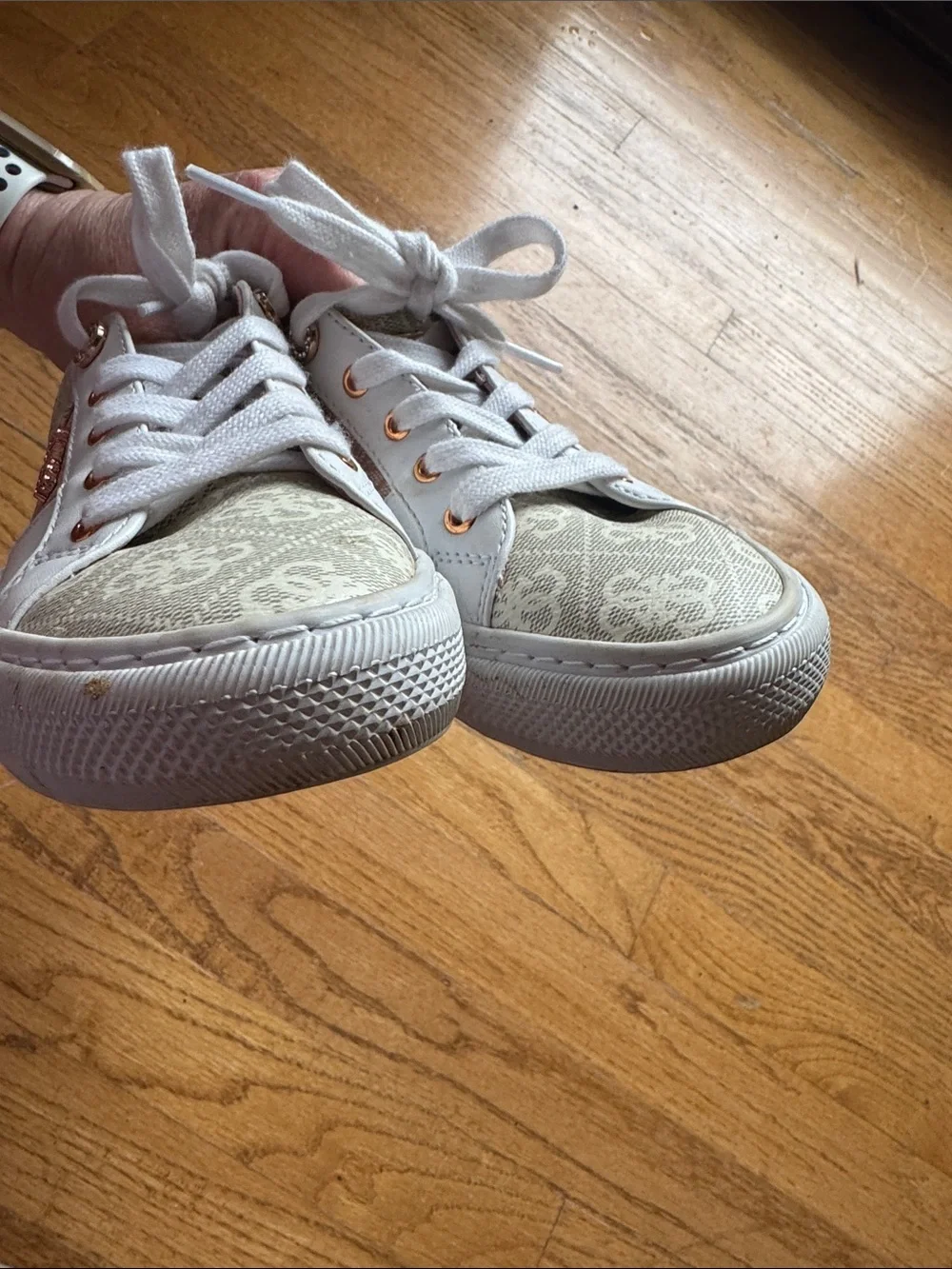 Guess White and Rose Gold Accent Low-Top Sneakers size 6.5 (Worn once)